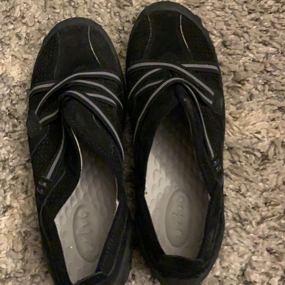 Barley worn black comfy shoes